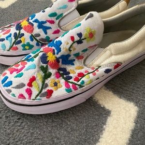 Embroider slider sneakers